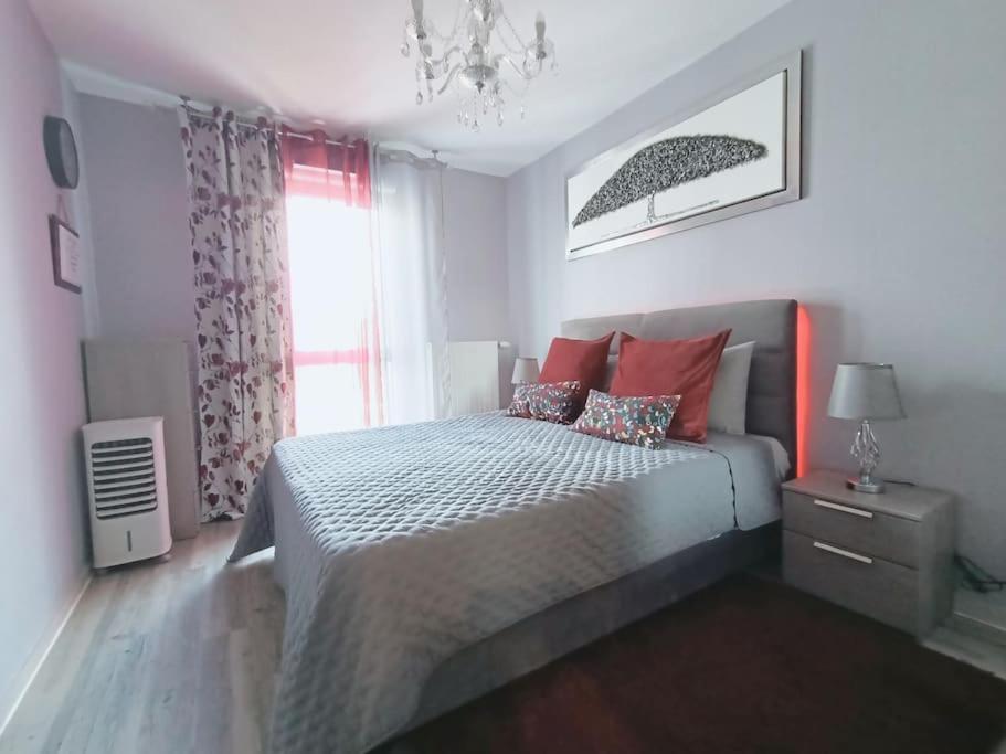 Appartement 4 Pieces - La Rose Des Yvelines - Classe 3 Etoiles ทรัปส์ ภายนอก รูปภาพ