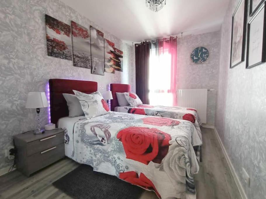 Appartement 4 Pieces - La Rose Des Yvelines - Classe 3 Etoiles ทรัปส์ ภายนอก รูปภาพ