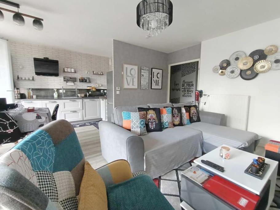 Appartement 4 Pieces - La Rose Des Yvelines - Classe 3 Etoiles ทรัปส์ ภายนอก รูปภาพ